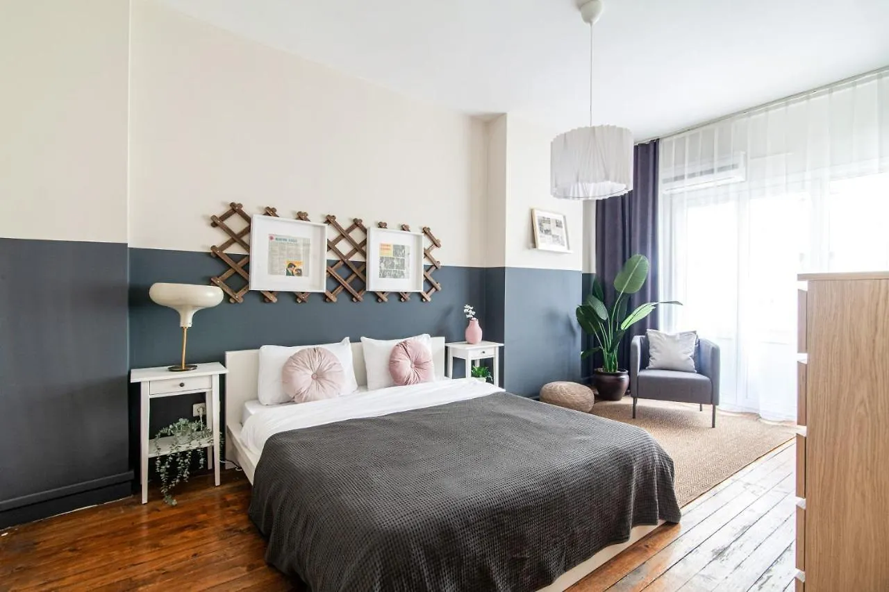 Sleek Flat Within Walking Distance To Pera Museum Appartement Istanboel Turkije
