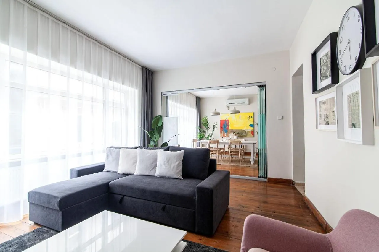 Sleek Flat Within Walking Distance To Pera Museum Apartment Istanbul